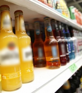 Minori cercetaţi pentru furt de băuturi alcoolice